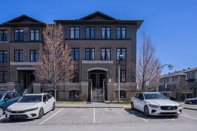 Condo Townhouse in Kanata