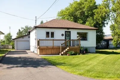 Detached in Thunder Bay