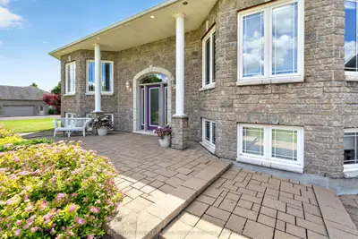 14 Apple Blossom Drive, Augusta, On K6v 5t1