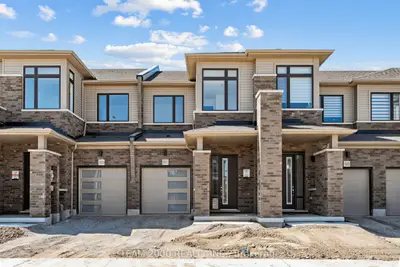 Att/Row/Townhouse in Stratford