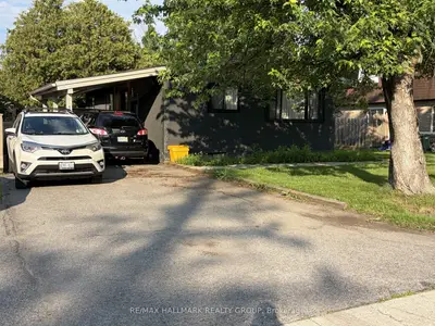 Detached in Cyrville - Carson Grove - Pineview