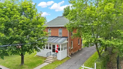Detached in Perth