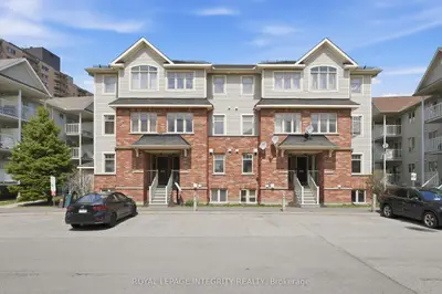 Condo Townhouse in Hunt Club - South Keys and Area