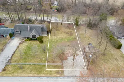 8419 Defore Drive, Lambton Shores, On N0m 1t0