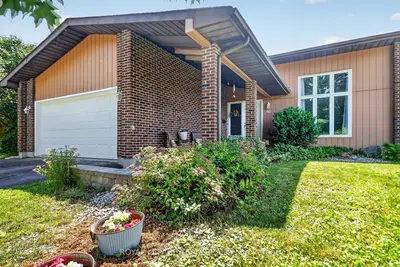 Detached in Kanata