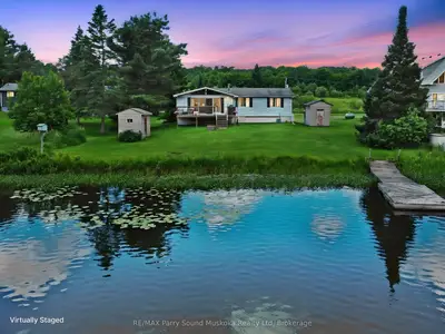 Detached in McKellar