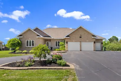 Detached in Laurentian Valley