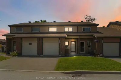 Condo Townhouse in Blackburn Hamlet