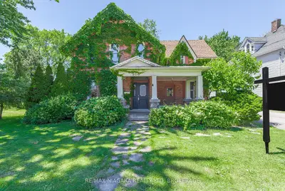 Detached in Port Colborne