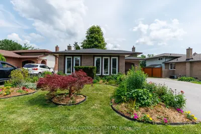 Detached in Niagara Falls