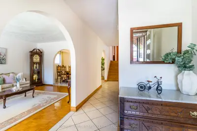 102 Markson Crescent, Hamilton, On L8t 4w4