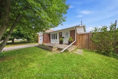 Detached in Brantford