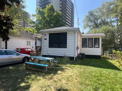 378 Enfield Avenue, Vanier And Kingsview Park, On K1l 7l3