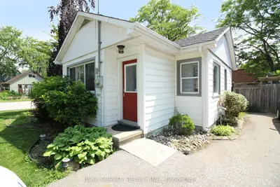 Detached in Sarnia