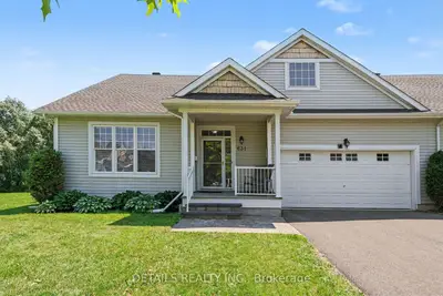 Att/Row/Townhouse in Carlsbad Springs