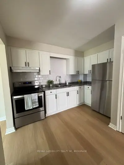 Fourplex in Welland