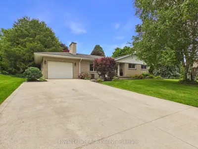 Detached in North Huron