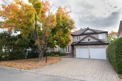 Detached in Meadowlands - Crestview and Area