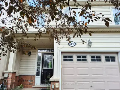 Att/Row/Townhouse in Brantford