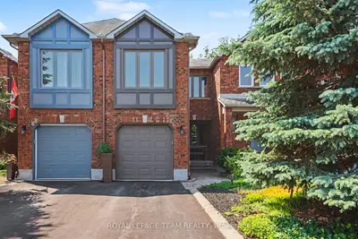 Att/Row/Townhouse in Hunt Club - South Keys and Area