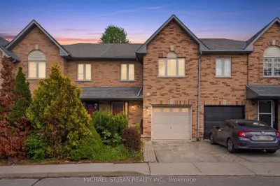 Condo Townhouse in Hamilton