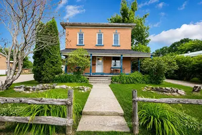 Detached in Laurentian Hills