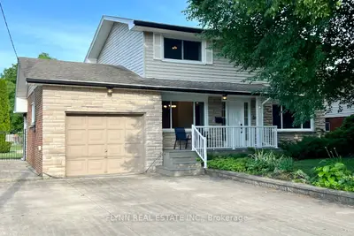 Detached in Niagara Falls