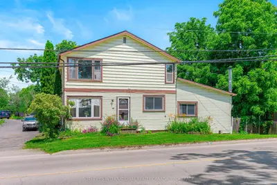 Detached in Gananoque