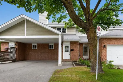 Condo Townhouse in Barrhaven