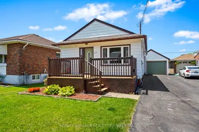 Detached in Port Colborne