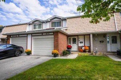 Condo Townhouse in Hamilton