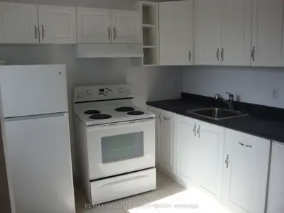 142 Ste Cecile Street, Vanier And Kingsview Park, On K1l 5l3