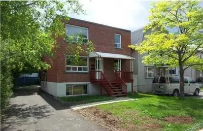 142 Ste Cecile Street, Vanier And Kingsview Park, On K1l 5l3