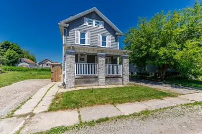Detached in Niagara Falls