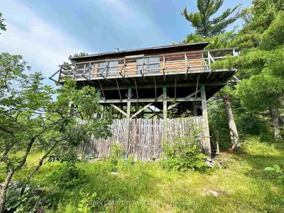 Detached in Kenora Remote Area
