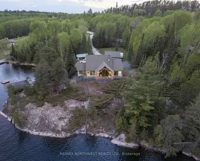 Detached in Kenora
