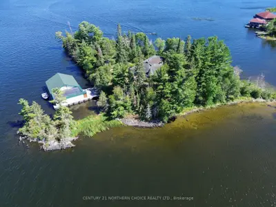 Detached in Kenora Remote Area