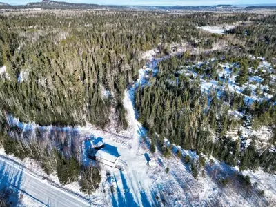 Detached in Dorion