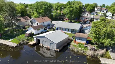 Detached in Kenora
