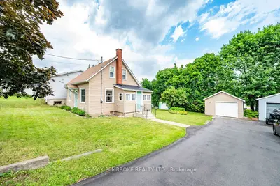 Detached in Bonnechere Valley