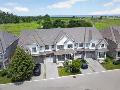 Att/Row/Townhouse in Grimsby