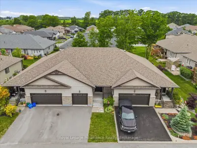 Att/Row/Townhouse in Prince Edward County