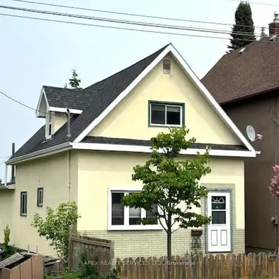 Detached in Thunder Bay