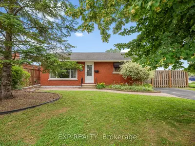 Detached in Niagara Falls