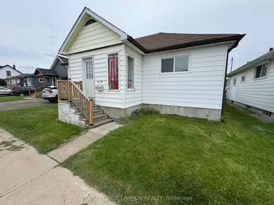 Detached in Thunder Bay