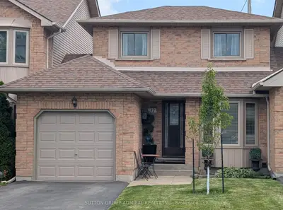 Condo Townhouse in Hamilton