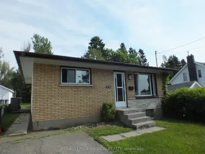Detached in Thunder Bay
