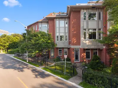 Att/Row/Townhouse in Glebe - Ottawa East and Area