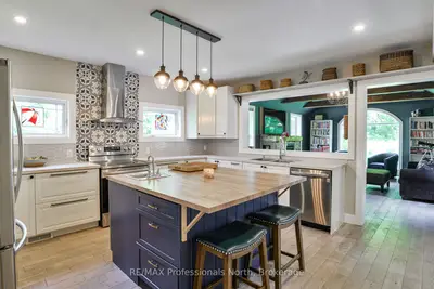 325 Mcpherson Street, Gravenhurst, On P1p 0e8
