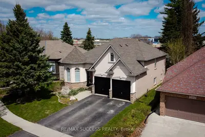 Detached in Brantford